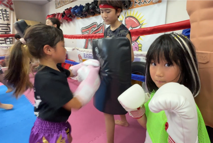 横浜キックボクシングジム TSKjapan　横浜キックボクシング　子供 女子 キックボクシングジム　TSKjapan 新K-1伝説 Krush ムエタイ KNOCK OUT　横浜　子供 　女性　キックボクシングジム　琉球武術クラス 　シニアキック　中学生キック　女子キック　キッズキック　TSKjapanダイエット　シャイプアップ　女子クラス　パーソナルトレーニング　キックパーソナルトレーニング　プライベートトレーニング 　パーソナルキックボクシング