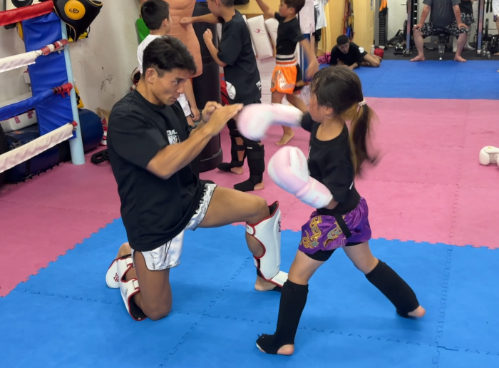 横浜キックボクシングジム TSKjapan　横浜キックボクシング　子供 女子 キックボクシングジム　TSKjapan 新K-1伝説 Krush ムエタイ KNOCK OUT　横浜　子供 　女性　キックボクシングジム　琉球武術クラス 　シニアキック　中学生キック　女子キック　キッズキック　TSKjapanダイエット　シャイプアップ　女子クラス　パーソナルトレーニング　キックパーソナルトレーニング　プライベートトレーニング 　パーソナルキックボクシング