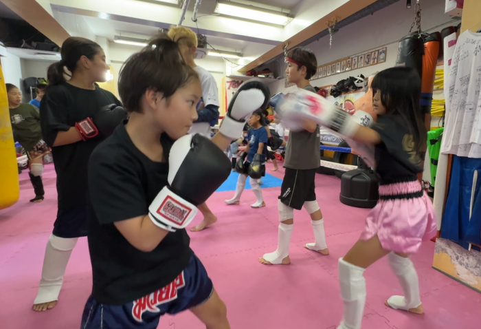横浜キックボクシングジム TSKjapan　横浜キックボクシング　子供 女子 キックボクシングジム　TSKjapan 新K-1伝説 Krush ムエタイ KNOCK OUT　横浜　子供 　女性　キックボクシングジム　琉球武術クラス 　シニアキック　中学生キック　女子キック　キッズキック　TSKjapanダイエット　シャイプアップ　女子クラス　パーソナルトレーニング　キックパーソナルトレーニング　プライベートトレーニング 　パーソナルキックボクシング