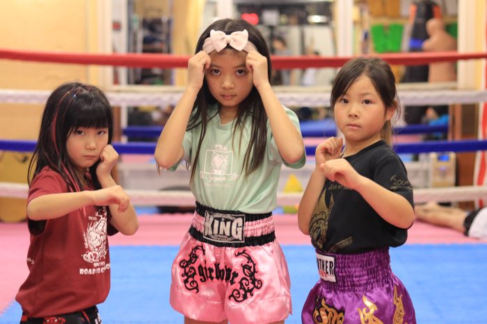 横浜キックボクシングジム TSKjapan　横浜キックボクシング　子供 女子 キックボクシングジム　TSKjapan 新K-1伝説 Krush ムエタイ KNOCK OUT　横浜　子供 　女性　キックボクシングジム　琉球武術クラス 　シニアキック　中学生キック　女子キック　キッズキック　TSKjapanダイエット　シャイプアップ　女子クラス　パーソナルトレーニング　キックパーソナルトレーニング　プライベートトレーニング 　パーソナルキックボクシング